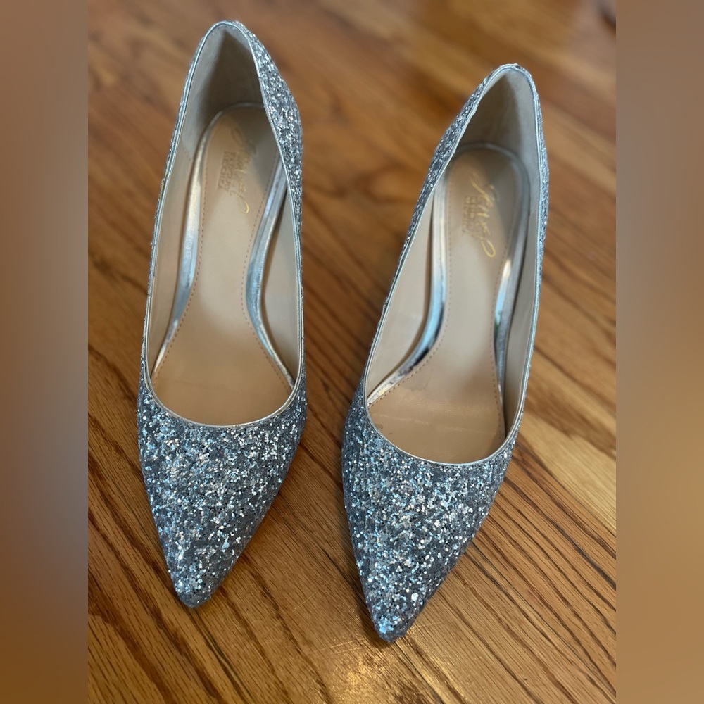 NWOT Jewel Badgley Mischka Silver Sparkle Heels 🪩
